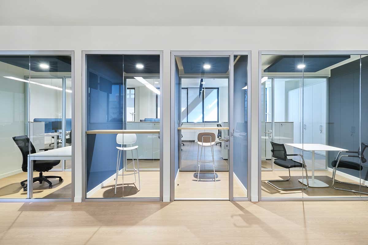 Ufficio progettato da Workitect con Phone booth e sala riunione 1-to-1